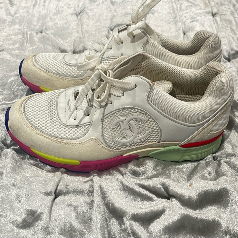 CHANEL White Sneakers Retro-Inspired Design